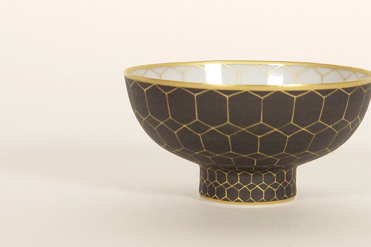 黒釉金彩亀甲紋 盃