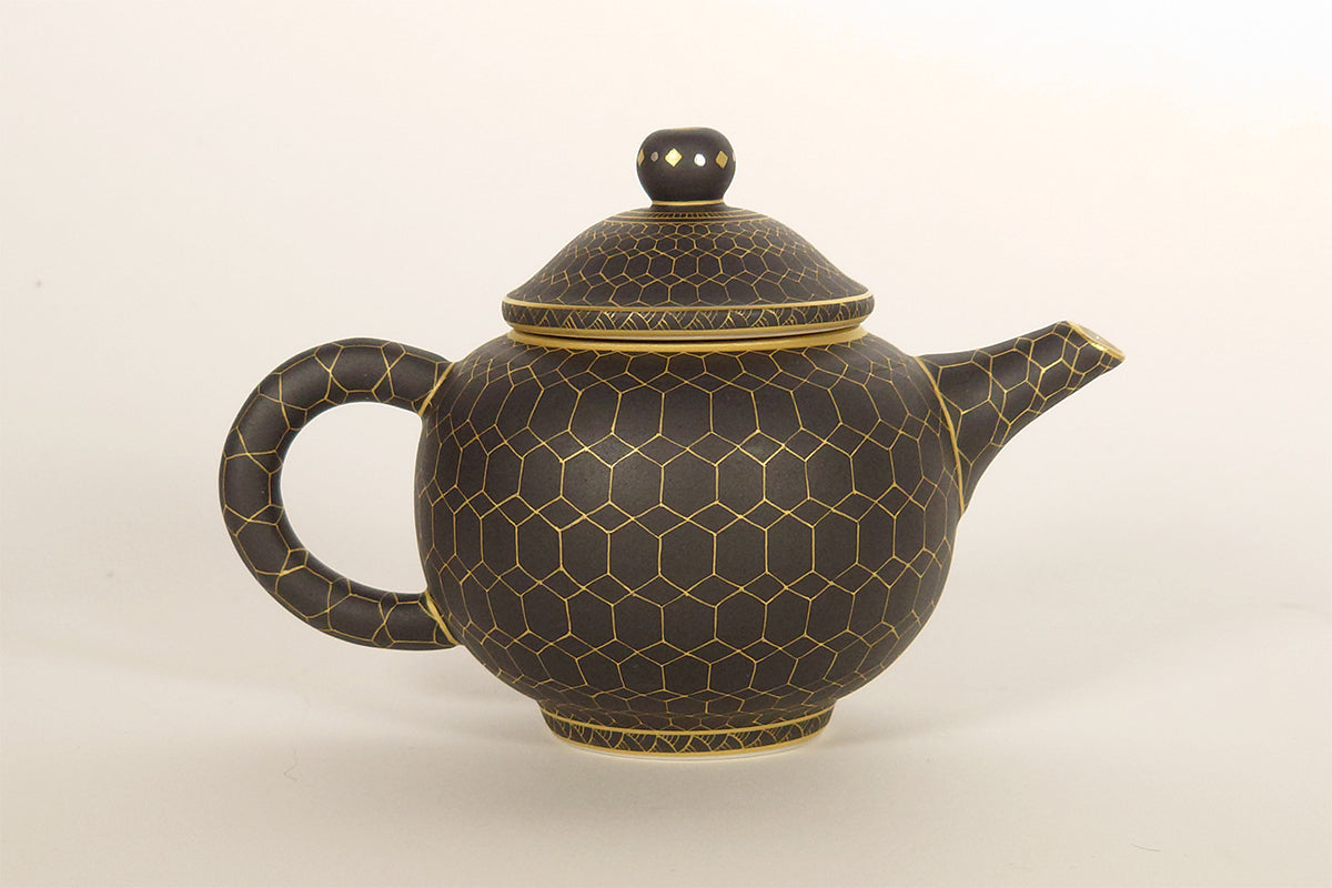 黒釉金彩亀甲紋　茶注
