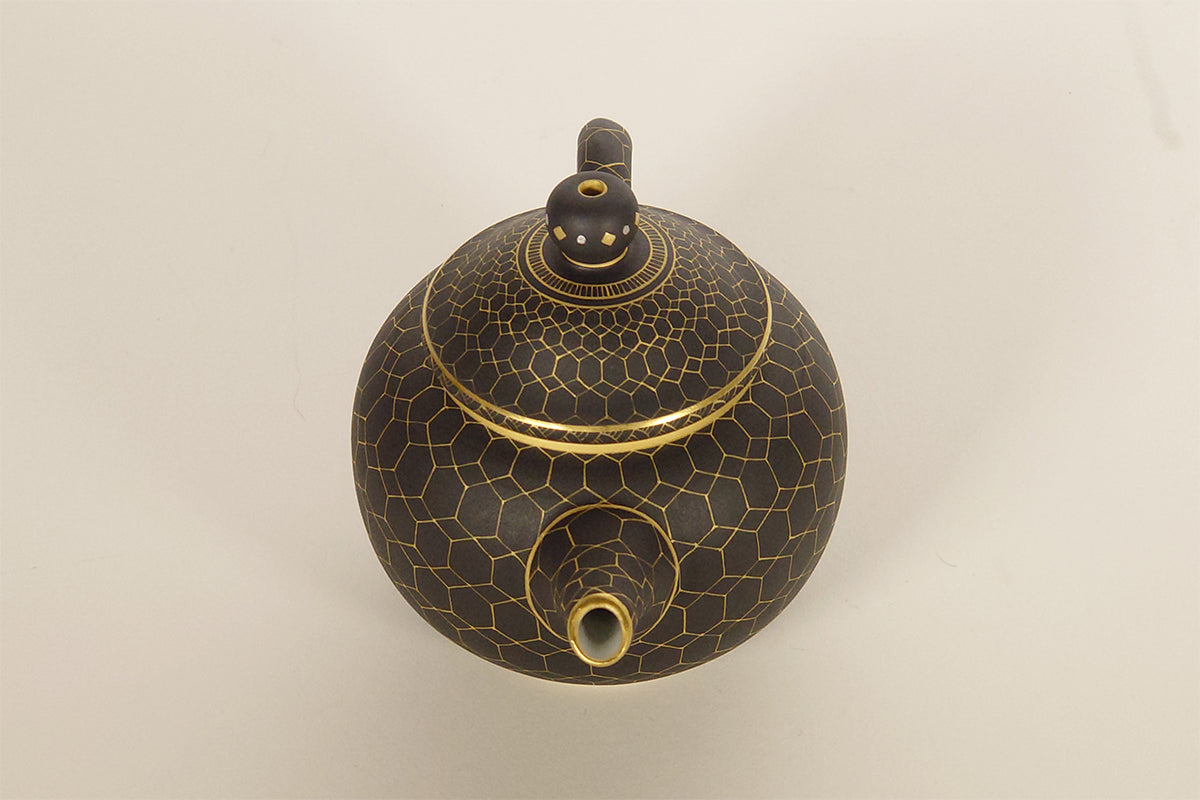 黒釉金彩亀甲紋　茶注
